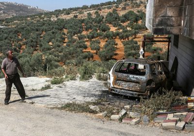 مستوطنون يهاجمون فلسطينيين غرب رام الله