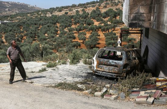 مستوطنون يهاجمون فلسطينيين غرب رام الله