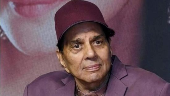 وفاة نجم بوليوود دارمندرا عن 89 عامًا