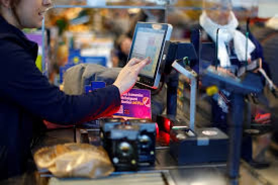 الأميركيون نحو إنفاق قياسي خلال موسم العطلات رغم الوضع الاقتصادي