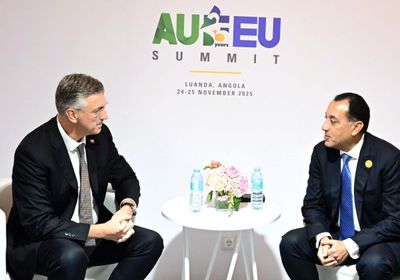 رئيس الوزراء المصري يلتقي نظيره الكرواتي في لواندا