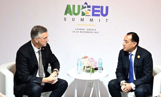 رئيس الوزراء المصري يلتقي نظيره الكرواتي في لواندا