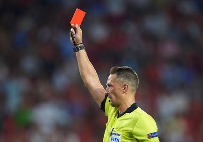 حالة طرد تثير جدلاً في الدوري الإنجليزي