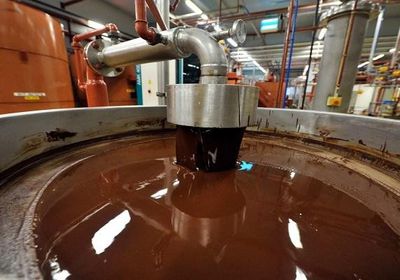 منظمة غير حكومية تربط بعض أشهر أصناف الشوكولاتة بإزالة الغابات في ليبيريا