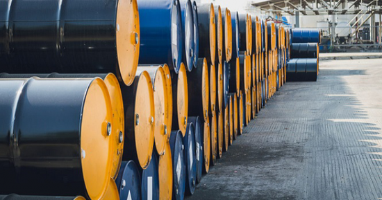 أسعار النفط تُعمِّق خسائرها بفعل المخاوف من تخمة المعروض