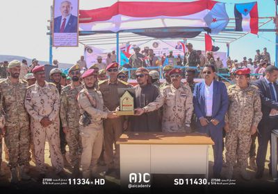 عرض عسكري مهيب بحفل تخرج الدفعة الأولى لمحور سقطرى