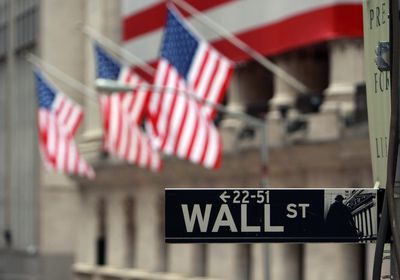 "مؤشر الخوف" في وول ستريت يتراجع مع ترقب خفض الفائدة الأمريكية