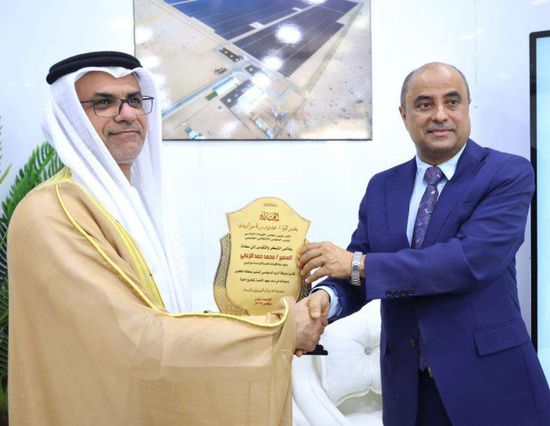 الرئيس الزُبيدي يكرم سفير الإمارات ومدير شركة "GSU"