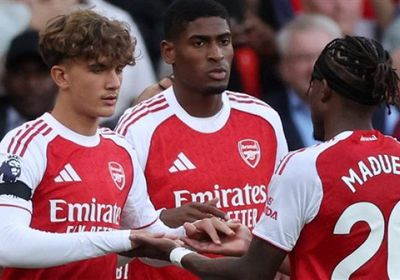 مونيوز لاعب وسط أرسنال أصغر لاعب سنًا يشارك بمباراة بدوري الأبطال