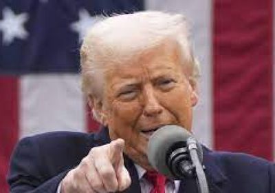 ترامب يحث اليابان على تجنب التصعيد في النزاع مع الصين