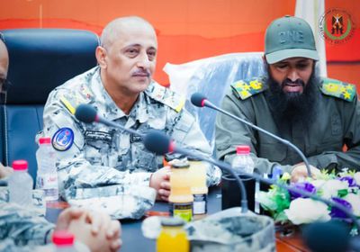 قائد "الحزام" ورئيس خفر السواحل يبحثان تعزيز التنسيق المشترك