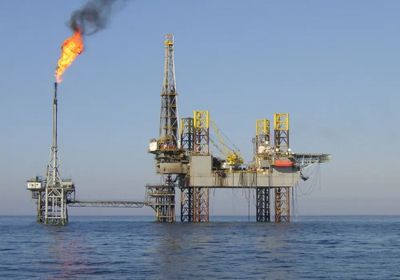 تراجع أسعار النفط ترقباً لرفع محتمل للعقوبات الروسية