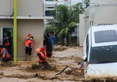 ارتفاع حصيلة قتلى الفيضانات في سومطرة إلى 84