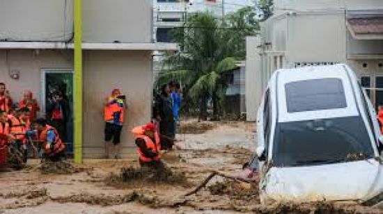 ارتفاع حصيلة قتلى الفيضانات في سومطرة إلى 84