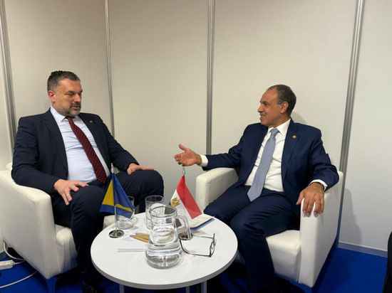 وزير الخارجية المصري يعقد جلسة مباحثات مع نظيره البوسنى