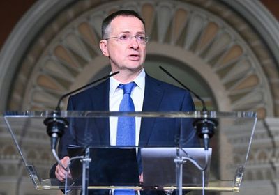 مساعد بوتين: مستعد لتقديم دورة محو أمية لـ"كالاس" 