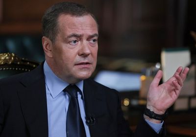 مدفيديف: زيلينسكي رئيس غير شرعي وانهيار نظامه قادم