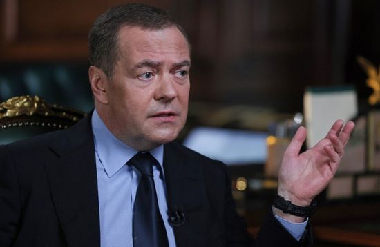 مدفيديف: زيلينسكي رئيس غير شرعي وانهيار نظامه قادم