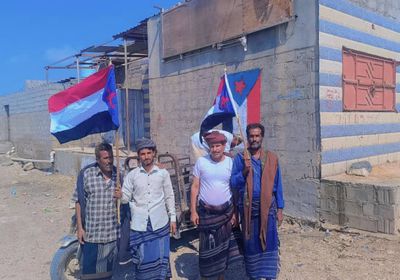 انتقالي أحور يدشن حملة لرسم أعلام الجنوب بشوارع المدينة