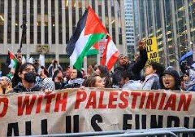 متظاهرون مؤيدون للفسلطينيين يقتحمون متجرًا بنيويورك