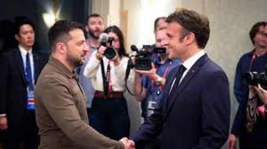 ماكرون يستقبل زيلينسكي الإثنين