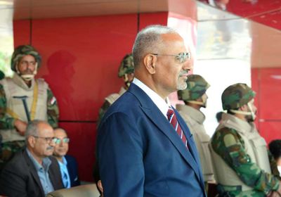 الرئيس الزُبيدي يوجه التحية للوحدات المشاركة بالعرض العسكري