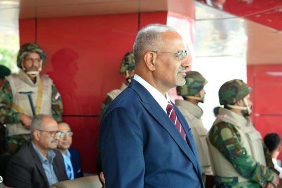 الرئيس الزُبيدي يوجه التحية للوحدات المشاركة بالعرض العسكري