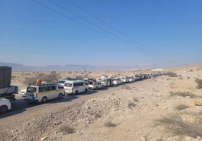 نقطة لـ"العسكرية الأولى" توقف مئات الحافلات المشاركة باحتفال 30 نوفمبر