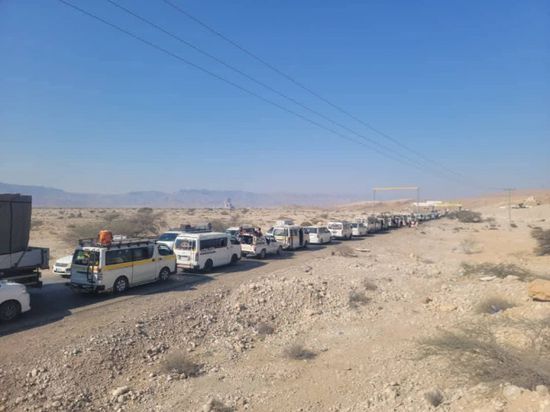 نقطة لـ"العسكرية الأولى" توقف مئات الحافلات المشاركة باحتفال 30 نوفمبر