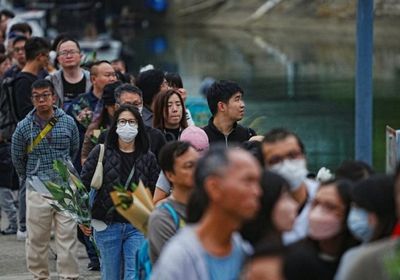 تدفق حشود لتأبين قتلى الحريق بهونج كونج