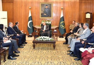 وزير الخارجية المصري يسلم رسالة خطية من الرئيس السيسى لنظيره الباكستاني