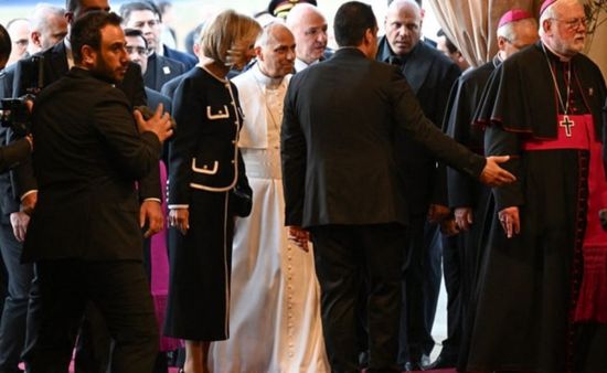 بابا الفاتيكان يصل إلى بيروت