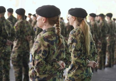 السويسريون يرفضون الخدمة الوطنية الإلزامية للنساء