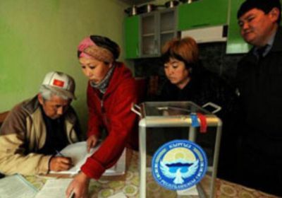 انتخابات تشريعية مبكرة في قرغيزستان بلا أحزاب