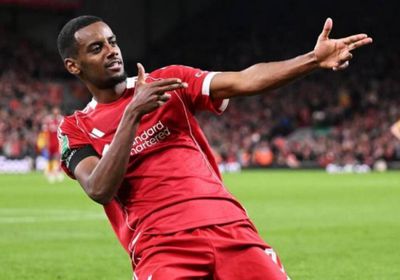 إيساك يسجل أول أهدافه في الدوري مع ليفربول ويقوده لفوز ثمين