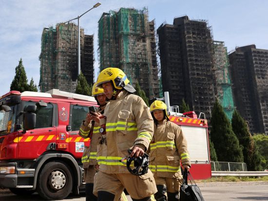 هونج كونج تعتقل المزيد من المشتبه بهم في حريق الأبراج