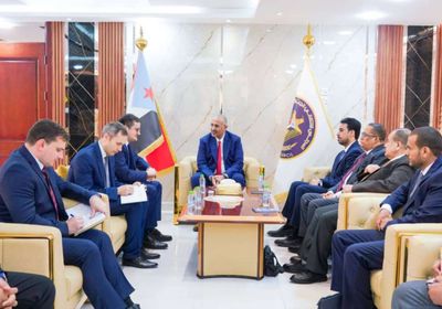 الرئيس الزُبيدي يثمن قرار افتتاح السفارة الروسية في العاصمة عدن