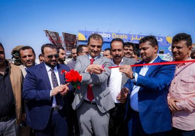 محافظ عدن يفتتح مرحلة من مشروع "فاملي جاردينس" بالشيخ عثمان