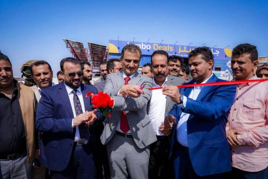 محافظ عدن يفتتح مرحلة من مشروع "فاملي جاردينس" بالشيخ عثمان