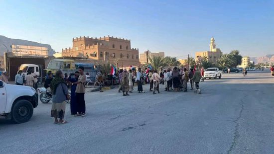 معتصمو سيئون يتعهدون بردّ شعبي قوي على اعتداءات "العسكرية الأولى"