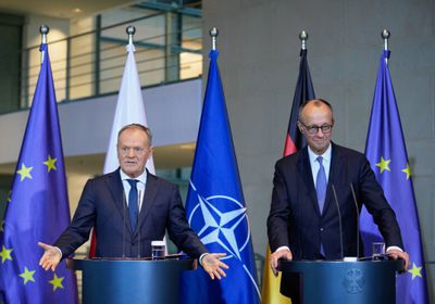 توسك يدعو ألمانيا للإسراع بدفع الإعانات للبولنديين