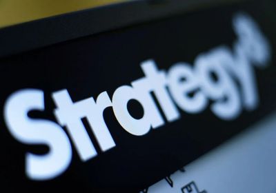 "استراتيجي": تقلبات "بيتكوين" تمنع سيطرة المستثمرين التقليديين