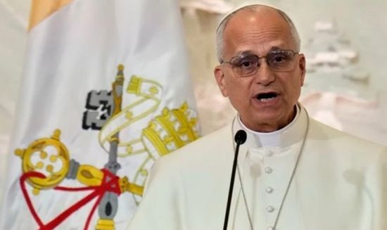 بابا الفاتيكان يدعو أمريكا لتجنب إسقاط مادورو بالقوة