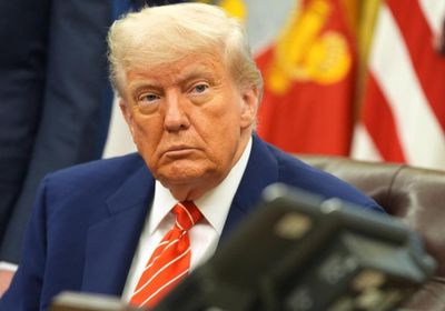 ترامب يلغي قرارات وقعها بايدن بالقلم الآلي