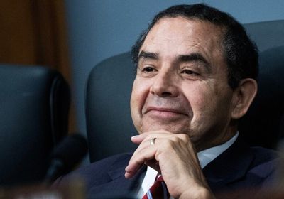 ترامب يصدر عفواً شاملاً للنائب الديمقراطي هنري كوييار وزوجته