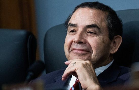 ترامب يصدر عفواً شاملاً للنائب الديمقراطي هنري كوييار وزوجته