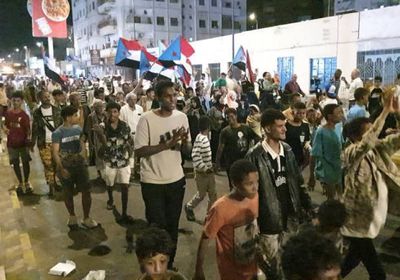 جماهير عدن تحتفل بتحرير وادي حضرموت من القوات الدخيلة