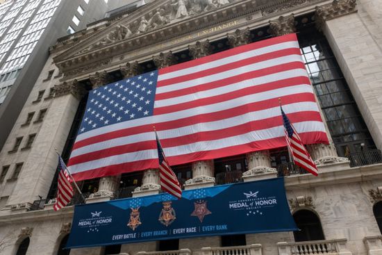 هيئة الأوراق المالية الأمريكية تحقق مع "جيفريز"