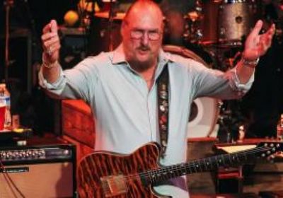 وفاة عازف الغيتار الأميركي ستيف كروبر