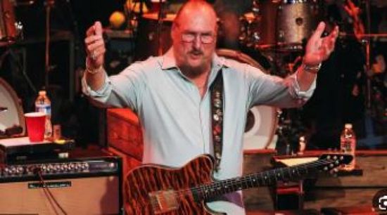 وفاة عازف الغيتار الأميركي ستيف كروبر